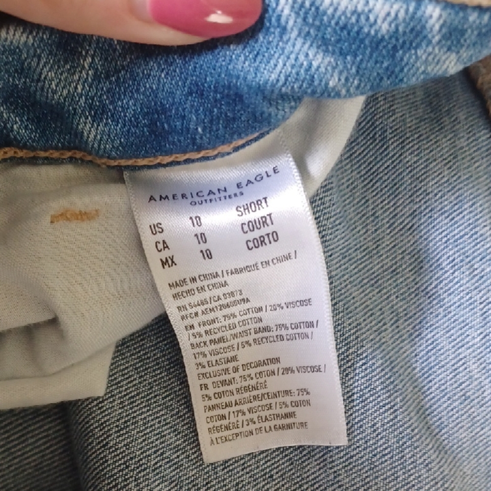 Distressed Blue Jeans - Picture 5 of 6